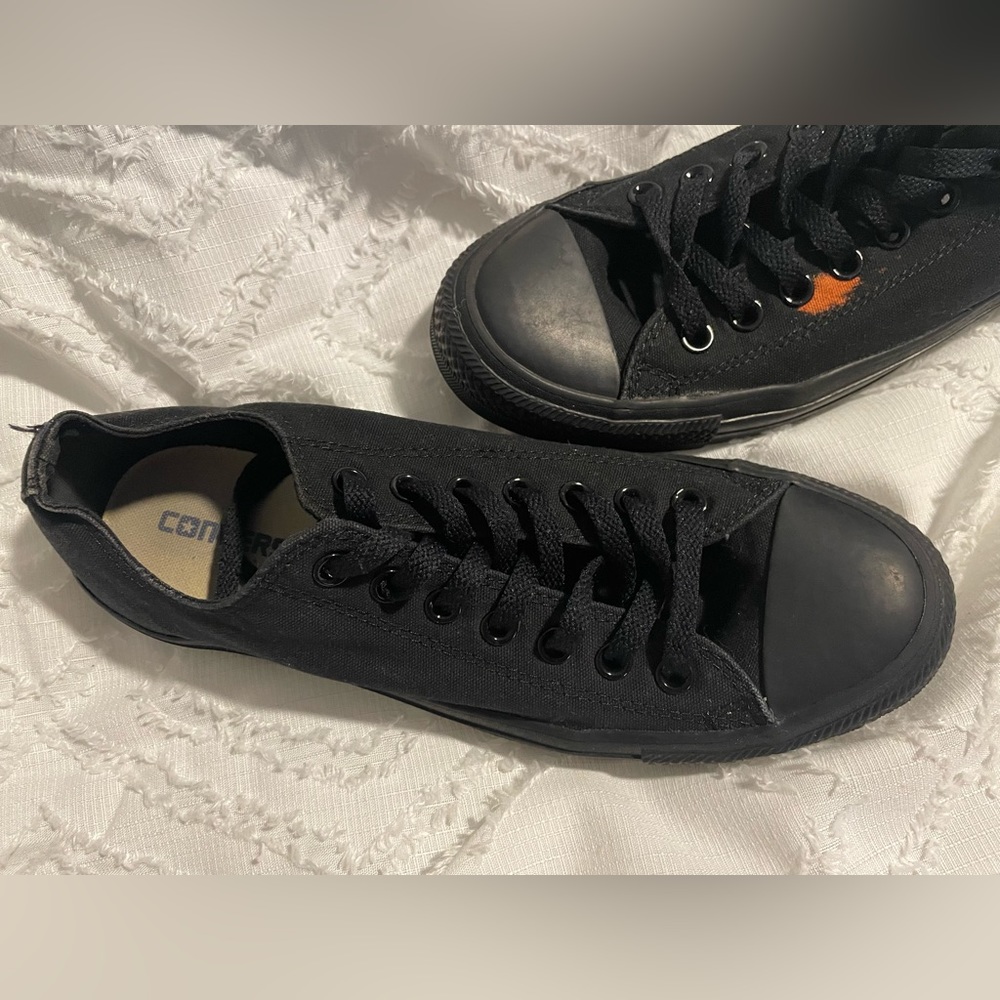 Men’s size 9 converse black